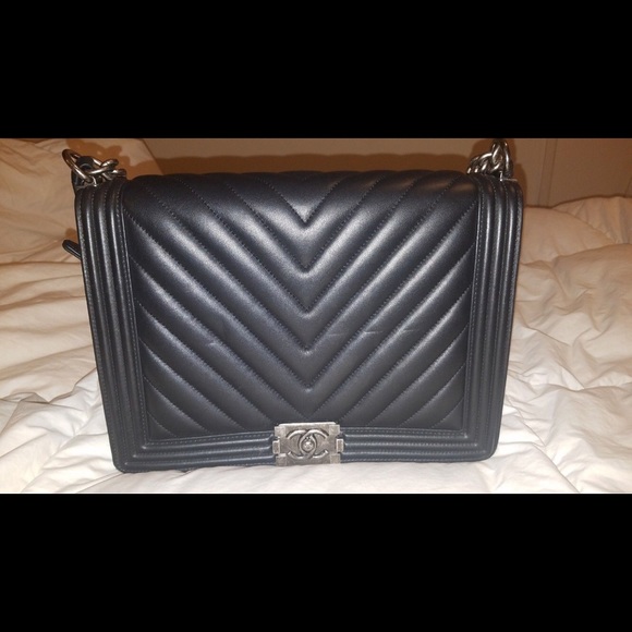 CHANEL Handbags - AUTH CHANEL LARGE CHEVRON BOY BAG - BLACK